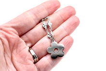 Load image into Gallery viewer, Daisy Necklace