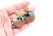 Load image into Gallery viewer, Green Fleck Earrings