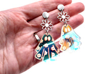 Load image into Gallery viewer, Floral Ghost Earrings