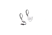 Load image into Gallery viewer, Simple Reindeer Earrings
