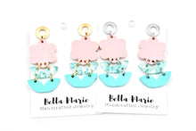 Load image into Gallery viewer, Pink Flower Earrings