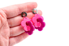 Load image into Gallery viewer, Flower Link Earrings