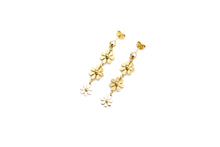 Load image into Gallery viewer, Gold Daisy Earrings