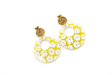 Load image into Gallery viewer, Yellow Daisy Earrings