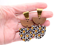 Load image into Gallery viewer, Softball Earrings