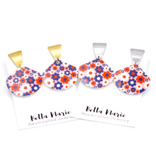 Load image into Gallery viewer, Patriotic Flower Earrings