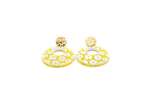 Load image into Gallery viewer, Yellow Daisy Earrings