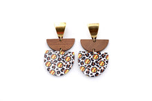 Load image into Gallery viewer, Softball Earrings
