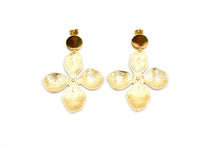 Load image into Gallery viewer, Oversized Flower Earrings