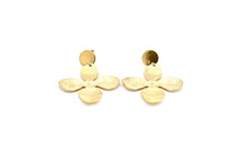 Load image into Gallery viewer, Oversized Flower Earrings