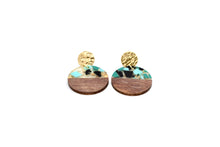 Load image into Gallery viewer, Green Fleck Earrings