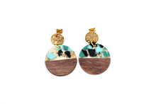 Load image into Gallery viewer, Green Fleck Earrings