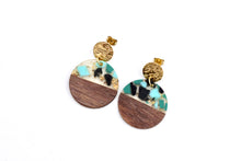 Load image into Gallery viewer, Green Fleck Earrings