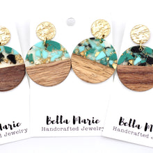 Load image into Gallery viewer, Green Fleck Earrings