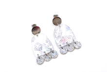 Load image into Gallery viewer, Spider Glitter Earrings