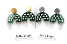 Load image into Gallery viewer, Green Glitter Clover Fringe Arch Earrings