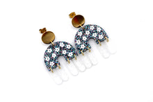 Load image into Gallery viewer, Flower Fringe Earrings