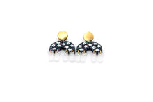 Load image into Gallery viewer, Flower Fringe Earrings