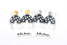 Load image into Gallery viewer, Flower Fringe Earrings
