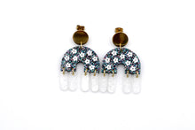 Load image into Gallery viewer, Flower Fringe Earrings
