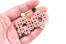 Load image into Gallery viewer, Pink Rattan Style Flower Earrings

