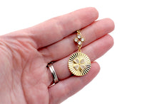Load image into Gallery viewer, Gold Clover Necklace
