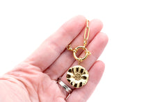 Load image into Gallery viewer, Gold Flower Necklace
