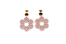 Load image into Gallery viewer, Pink Rattan Style Flower Earrings
